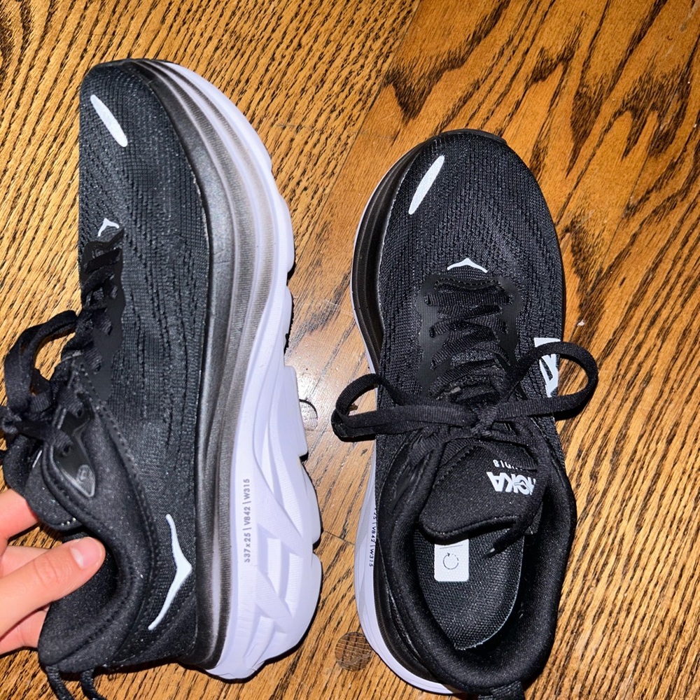 HOKA bondi 8